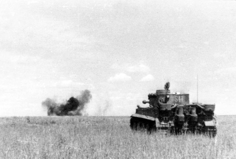 Bundesarchiv_Bild_101III-Groenert-019-23A_Schlacht_um_Kursk_Panzer_VI_Tiger_I