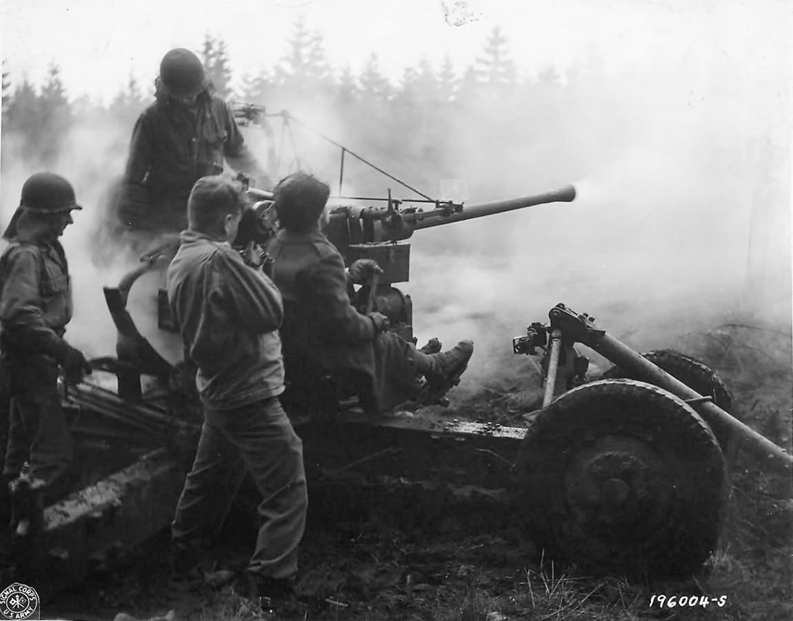 Soldiers_of_the_461st_anti-aircraft_Battalion_fire_a_40mm_Bofors_gun_at_ground_targets_near_Monschau_Germany_1944